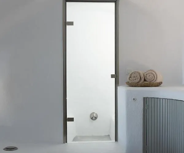 Yposkafon Concept Two-bedroom With Private Jacuzzi And Hamam * ميغالوخوري