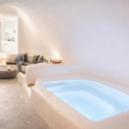 Yposkafon Concept Two-bedroom With Private Jacuzzi And Hamam شقة *